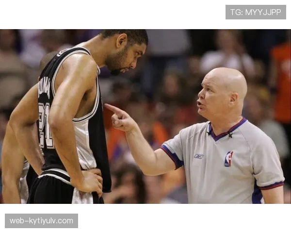 假摔判罚的裁判标准与足球规则中的处罚依据解析